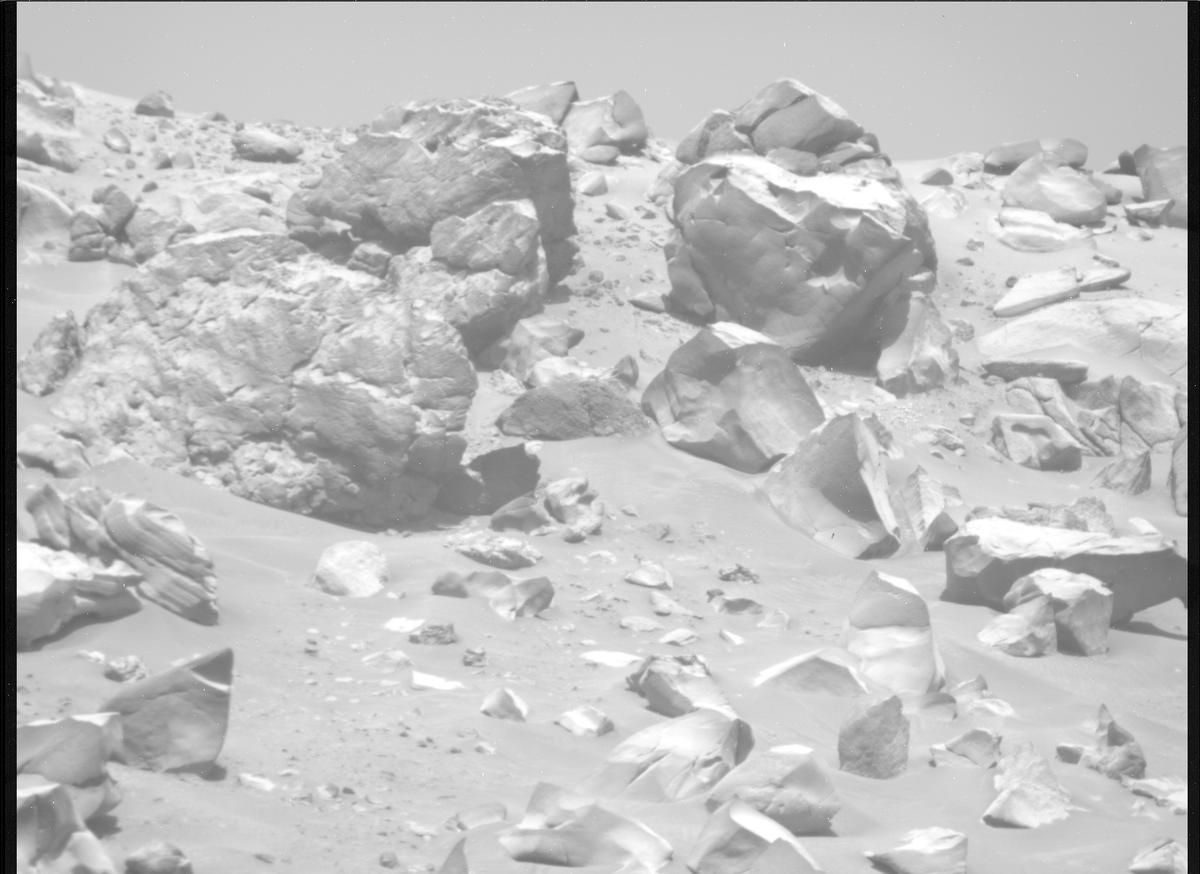 This image was taken by MCZ_RIGHT onboard NASA's Mars rover Perseverance on Sol 996