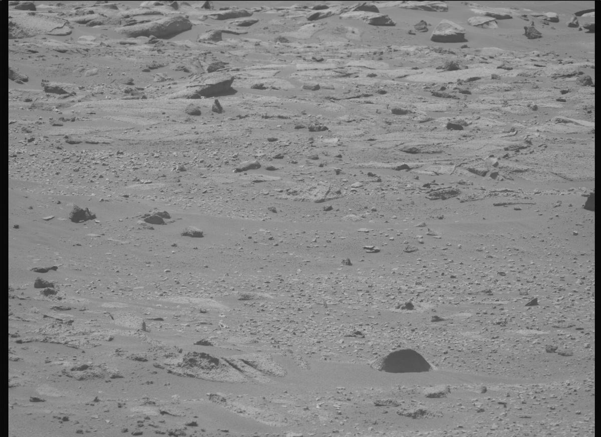This image was taken by MCZ_LEFT onboard NASA's Mars rover Perseverance on Sol 997