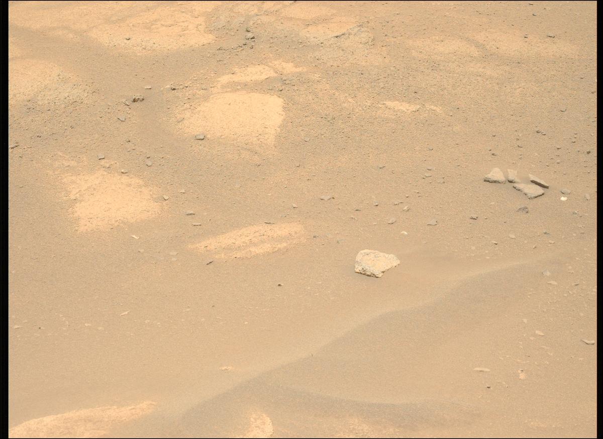 This image was taken by MCZ_LEFT onboard NASA's Mars rover Perseverance on Sol 998