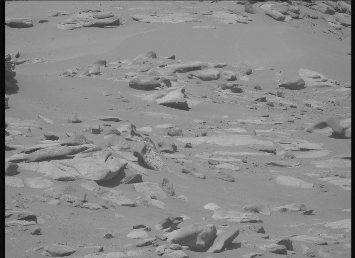 This image was taken by MCZ_RIGHT onboard NASA's Mars rover Perseverance on Sol 998