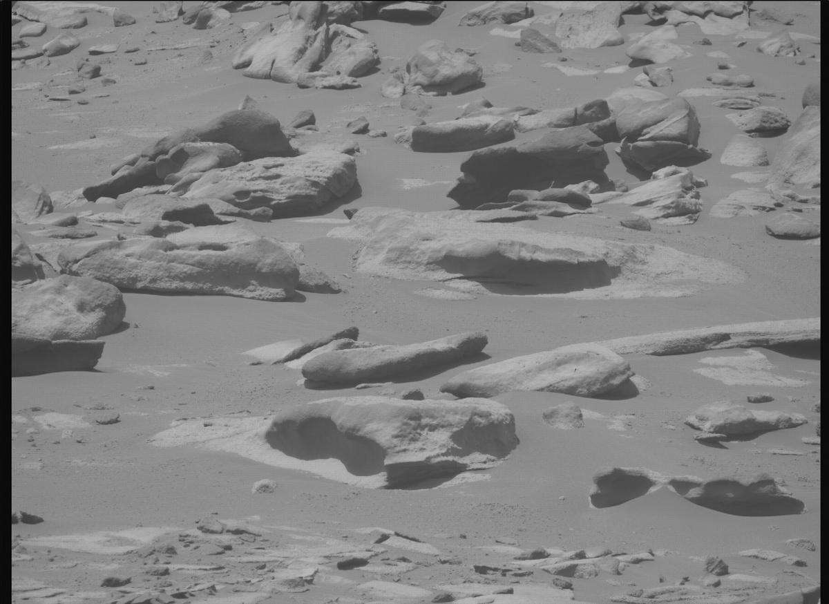 This image was taken by MCZ_RIGHT onboard NASA's Mars rover Perseverance on Sol 998