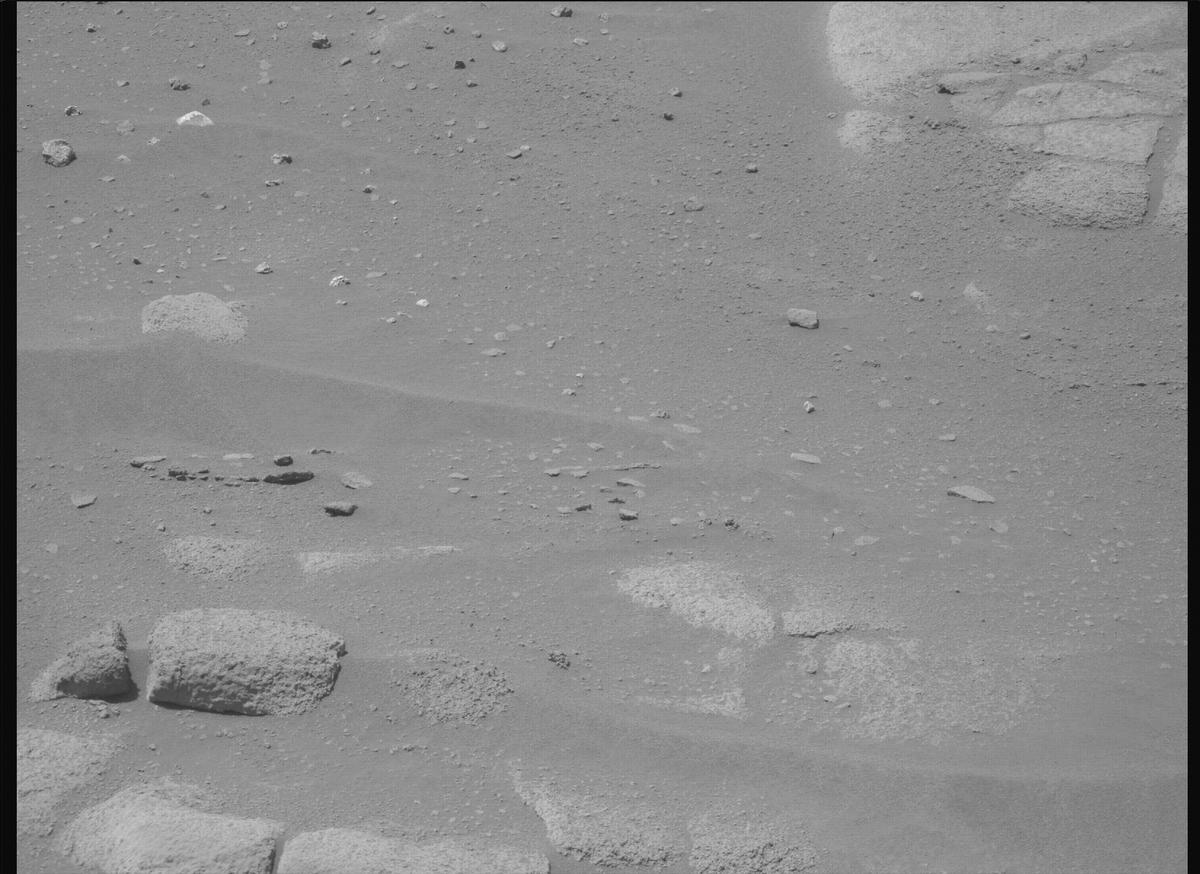 This image was taken by MCZ_RIGHT onboard NASA's Mars rover Perseverance on Sol 998