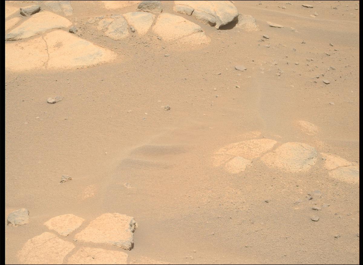 This image was taken by MCZ_RIGHT onboard NASA's Mars rover Perseverance on Sol 998