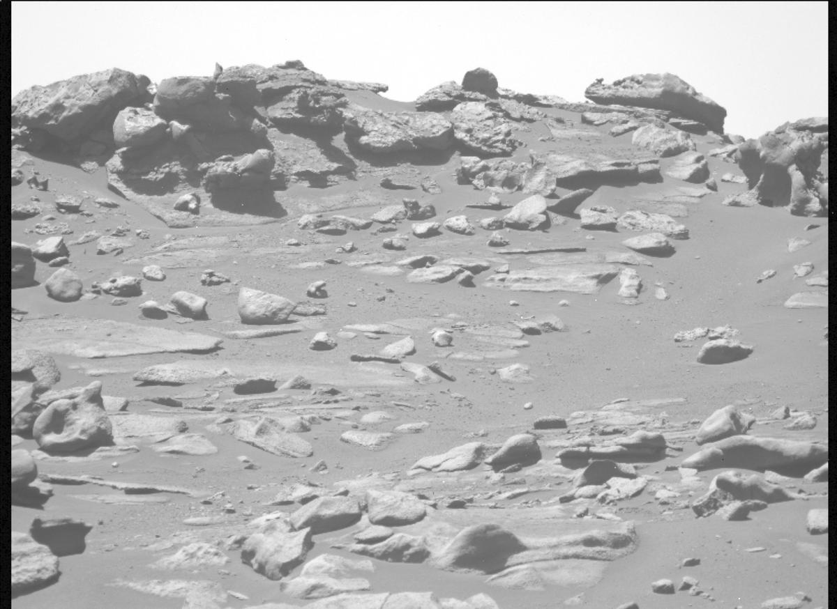 This image was taken by MCZ_LEFT onboard NASA's Mars rover Perseverance on Sol 999