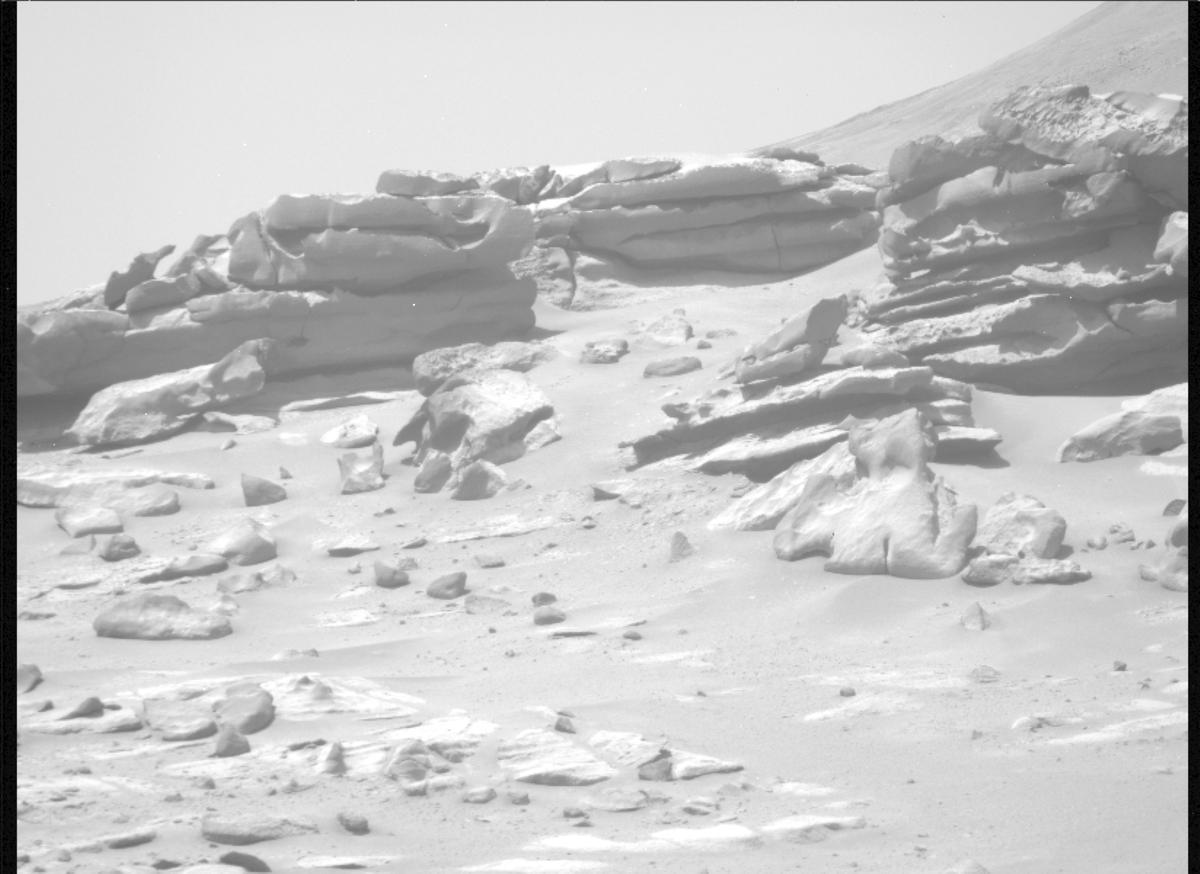 This image was taken by MCZ_RIGHT onboard NASA's Mars rover Perseverance on Sol 999