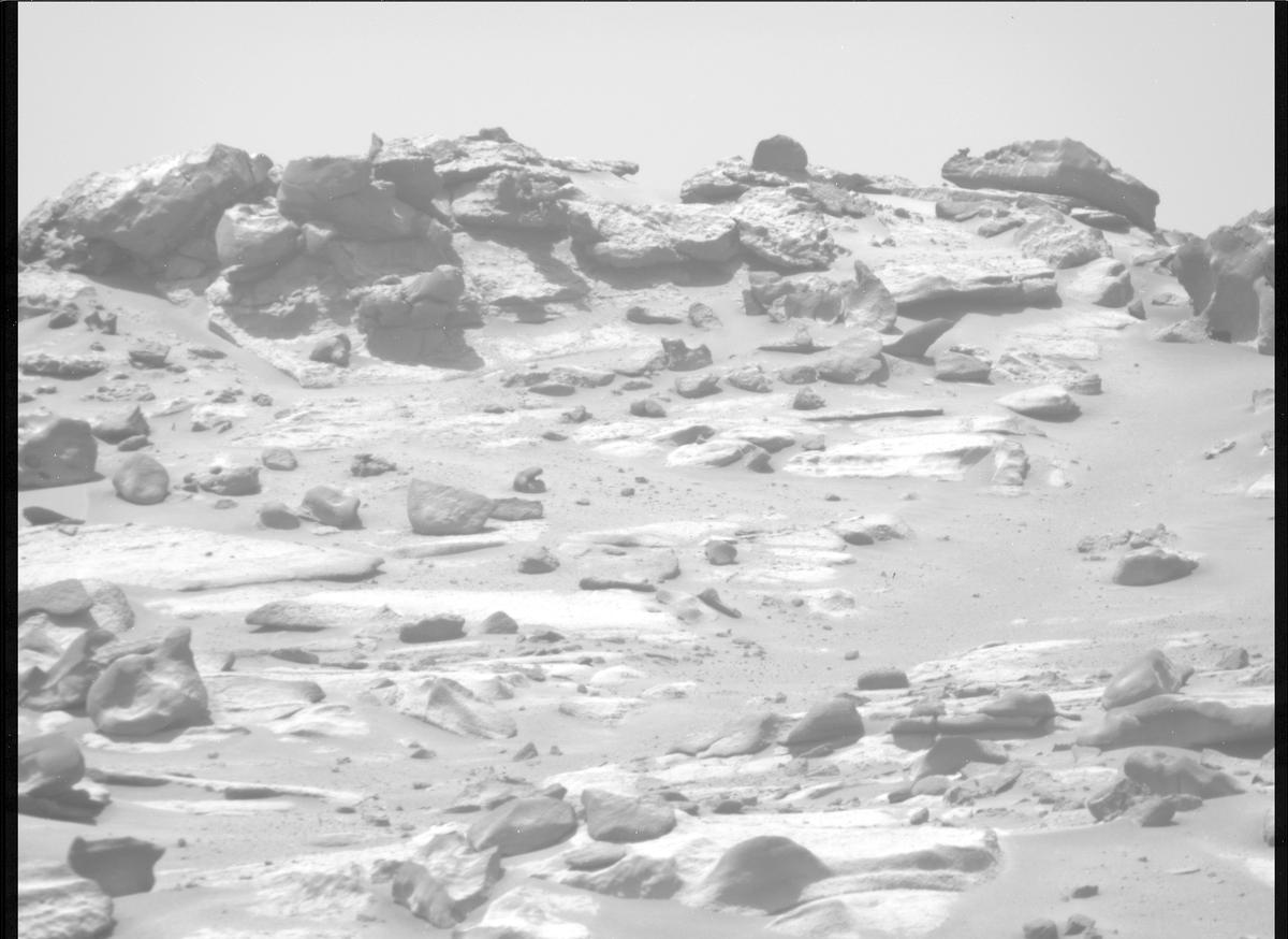 This image was taken by MCZ_RIGHT onboard NASA's Mars rover Perseverance on Sol 999