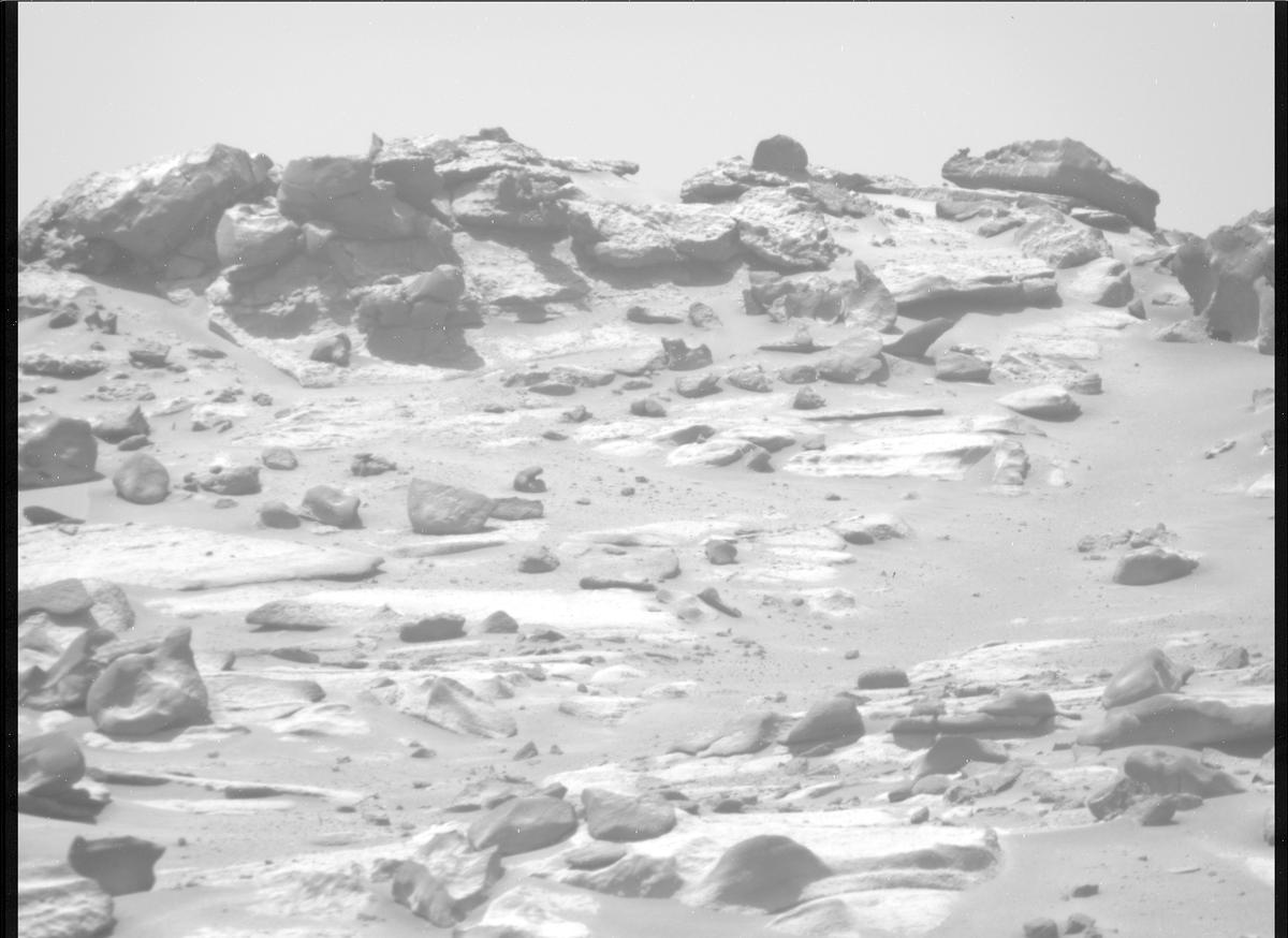 This image was taken by MCZ_RIGHT onboard NASA's Mars rover Perseverance on Sol 999