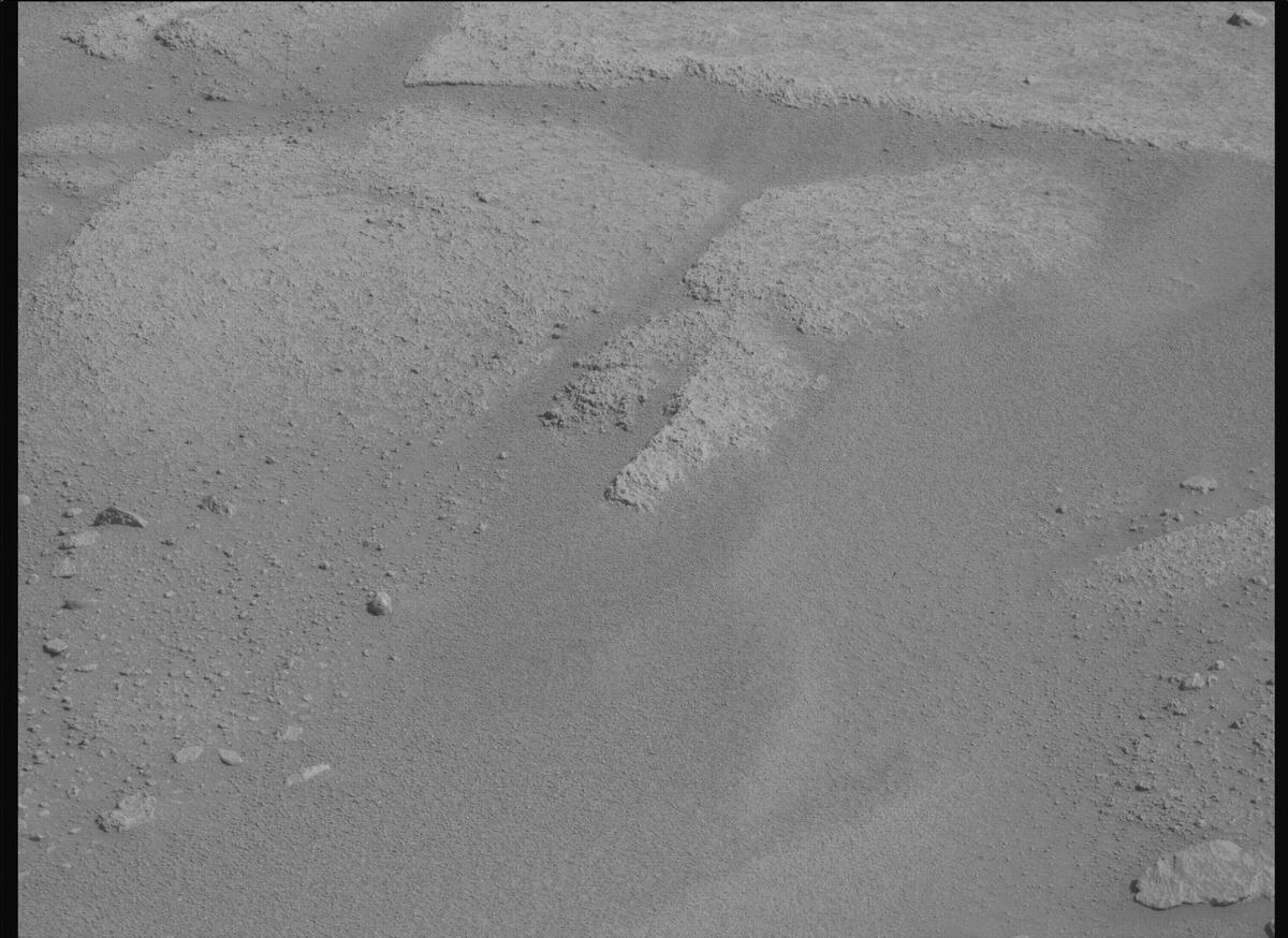 This image was taken by MCZ_RIGHT onboard NASA's Mars rover Perseverance on Sol 1002