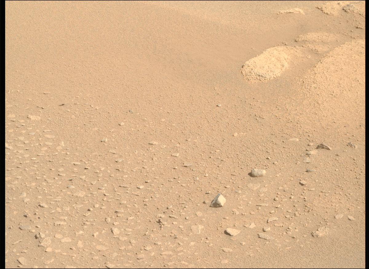 This image was taken by MCZ_RIGHT onboard NASA's Mars rover Perseverance on Sol 1002