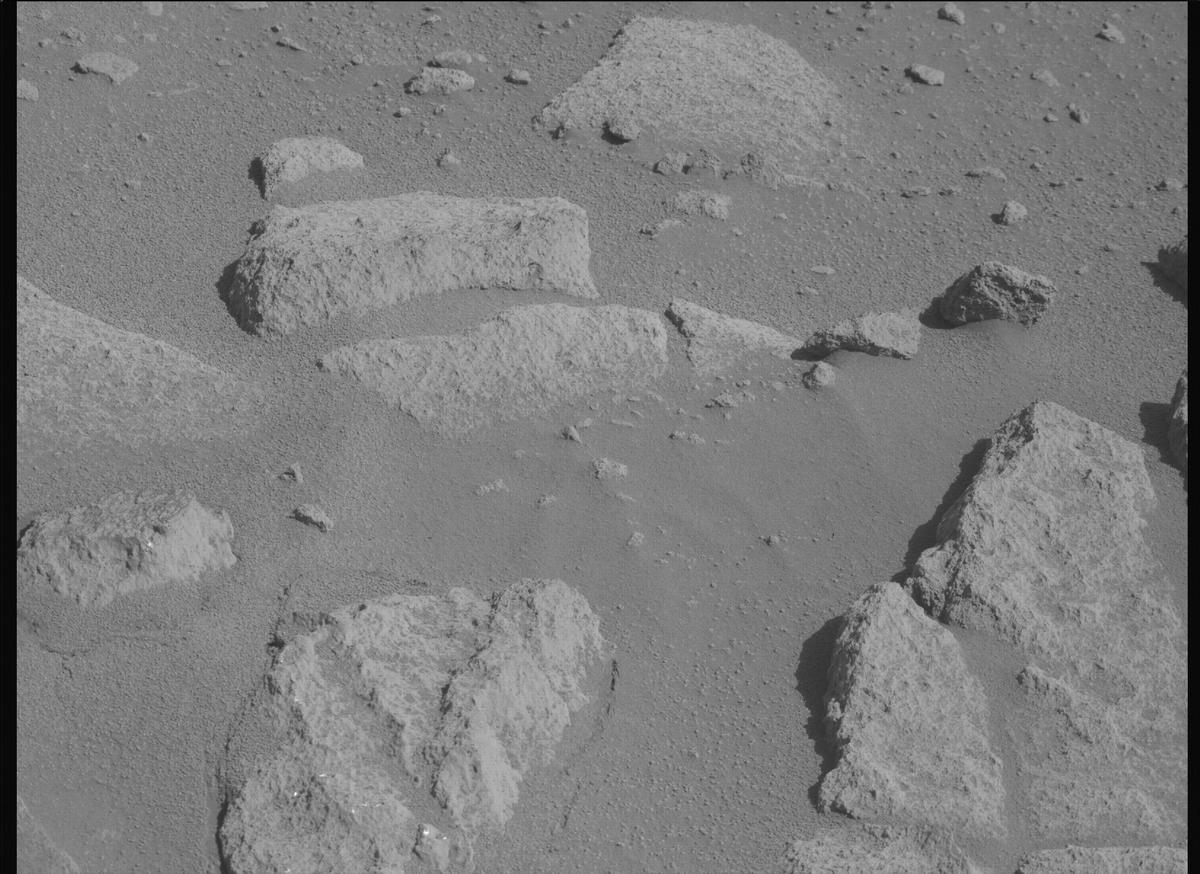 This image was taken by MCZ_RIGHT onboard NASA's Mars rover Perseverance on Sol 1002