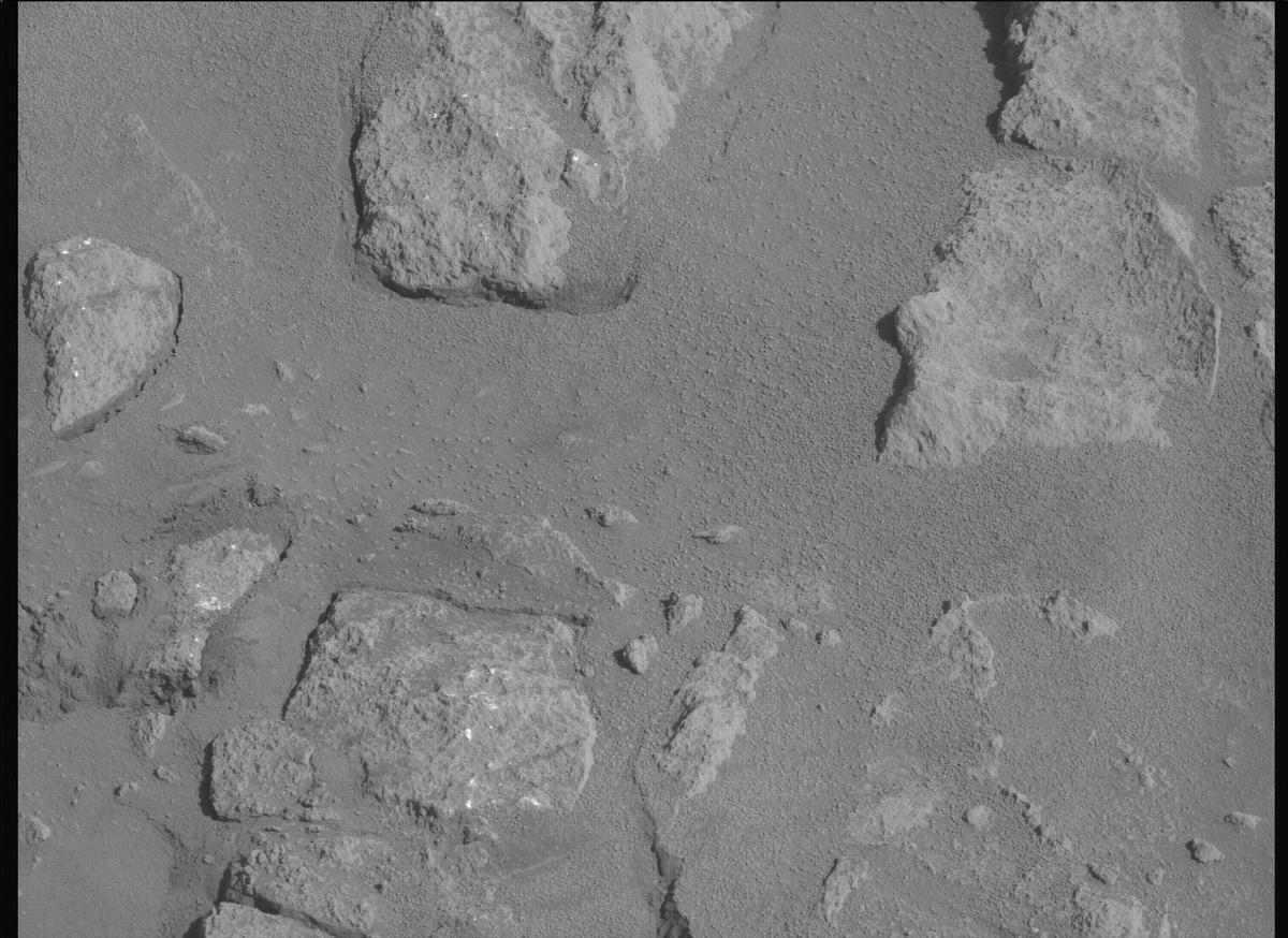 This image was taken by MCZ_RIGHT onboard NASA's Mars rover Perseverance on Sol 1002