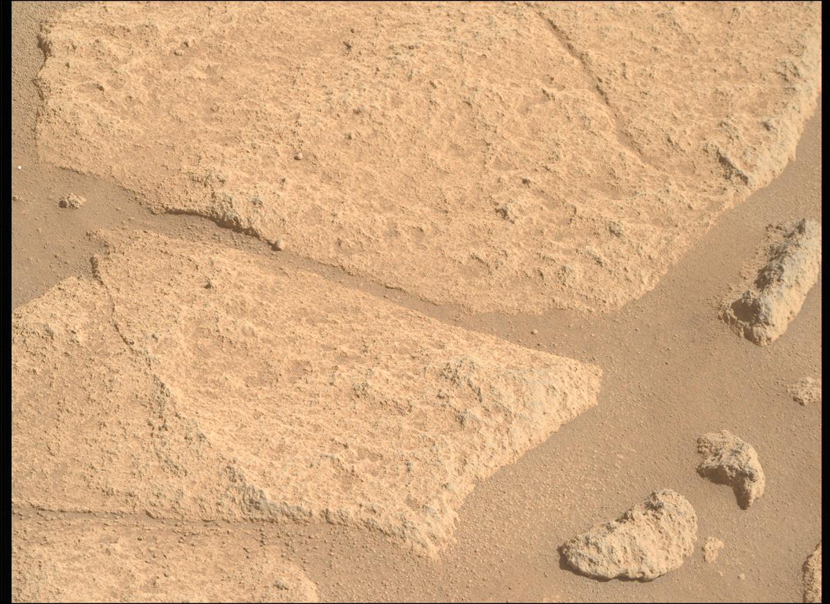 This image was taken by MCZ_RIGHT onboard NASA's Mars rover Perseverance on Sol 1002