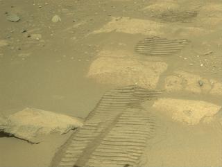 View image taken on Mars, Mars Perseverance Sol 1003: Right Navigation Camera (Navcam)