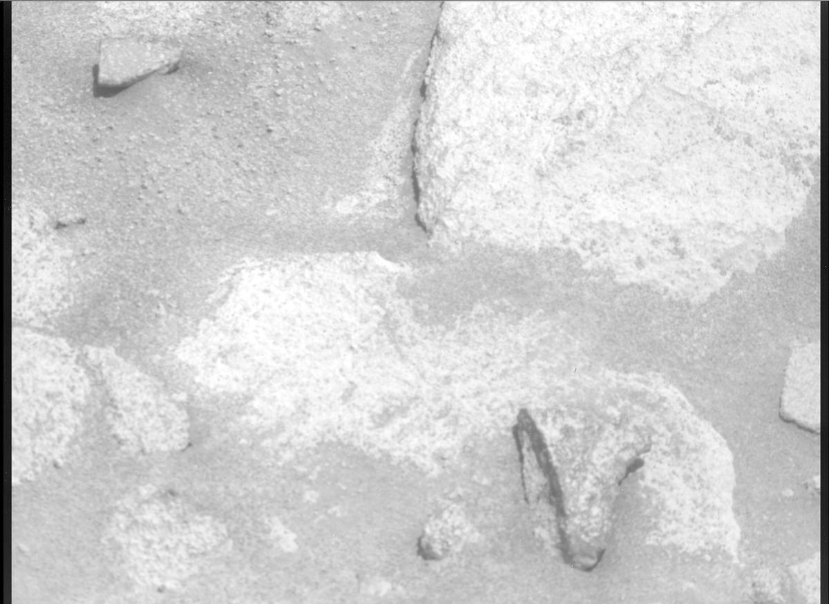 This image was taken by MCZ_RIGHT onboard NASA's Mars rover Perseverance on Sol 1003