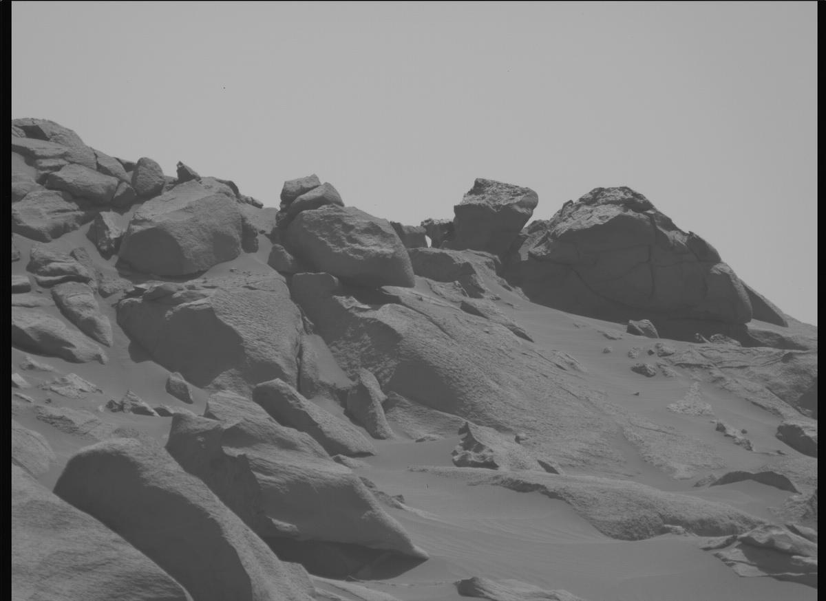 This image was taken by MCZ_LEFT onboard NASA's Mars rover Perseverance on Sol 1009