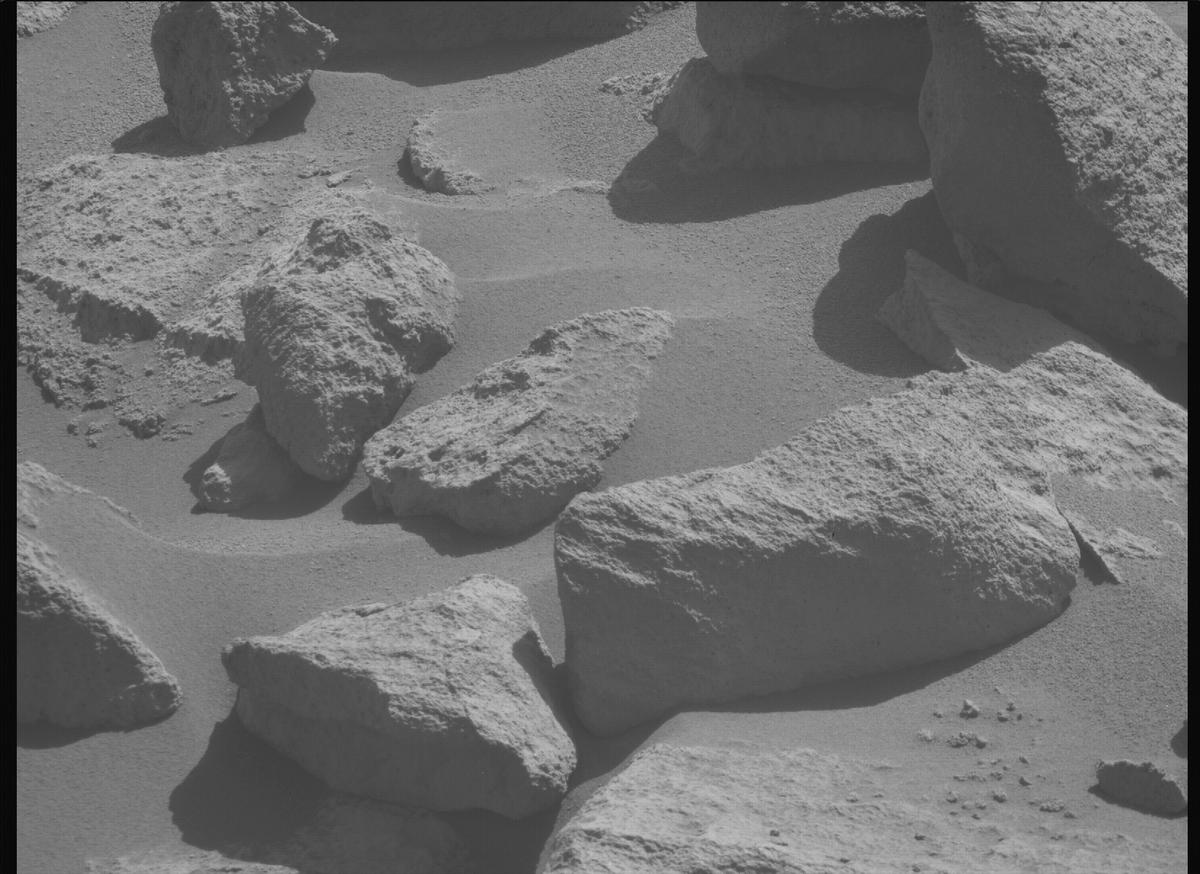 This image was taken by MCZ_RIGHT onboard NASA's Mars rover Perseverance on Sol 1009