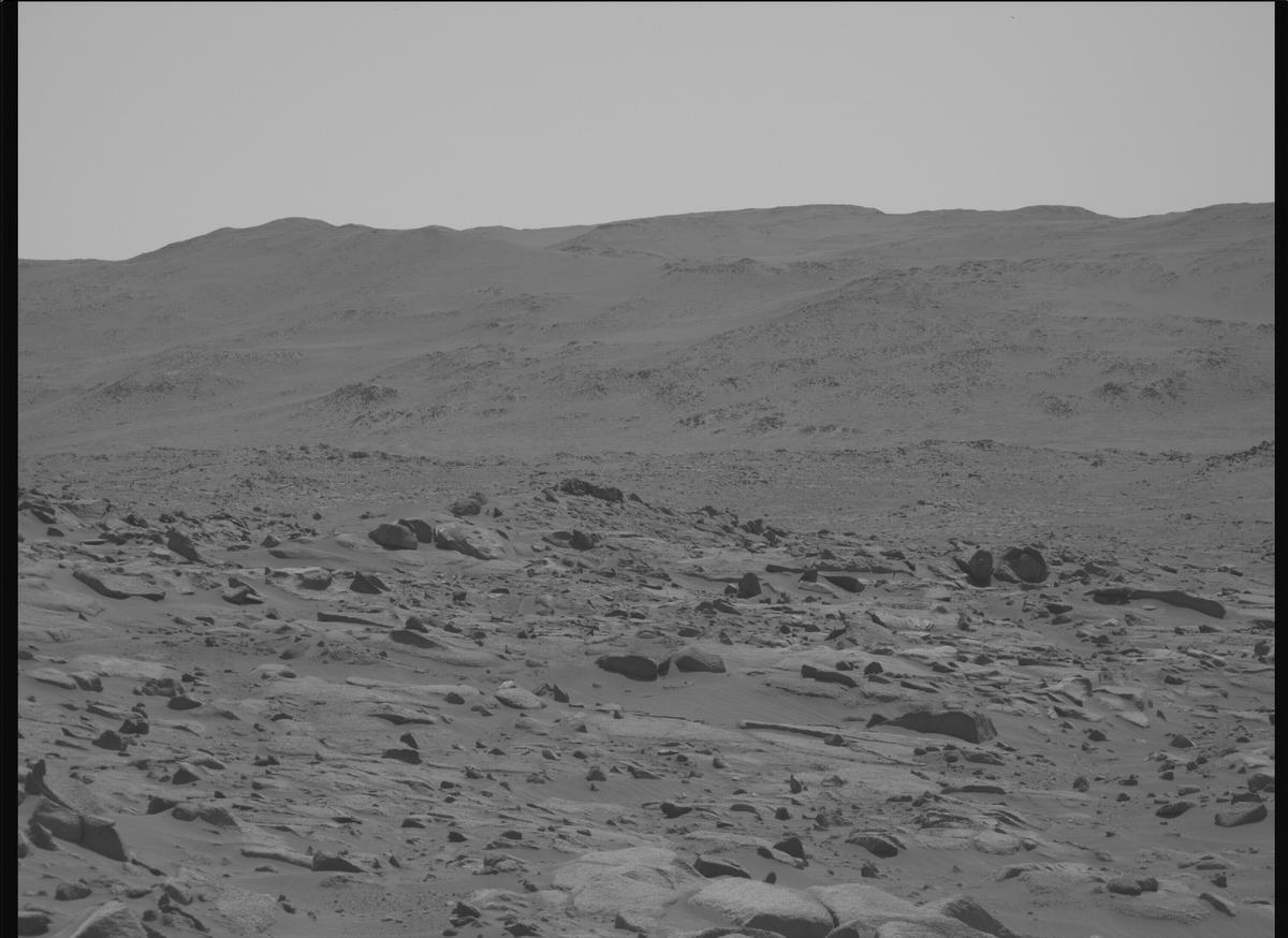 This image was taken by MCZ_RIGHT onboard NASA's Mars rover Perseverance on Sol 1009