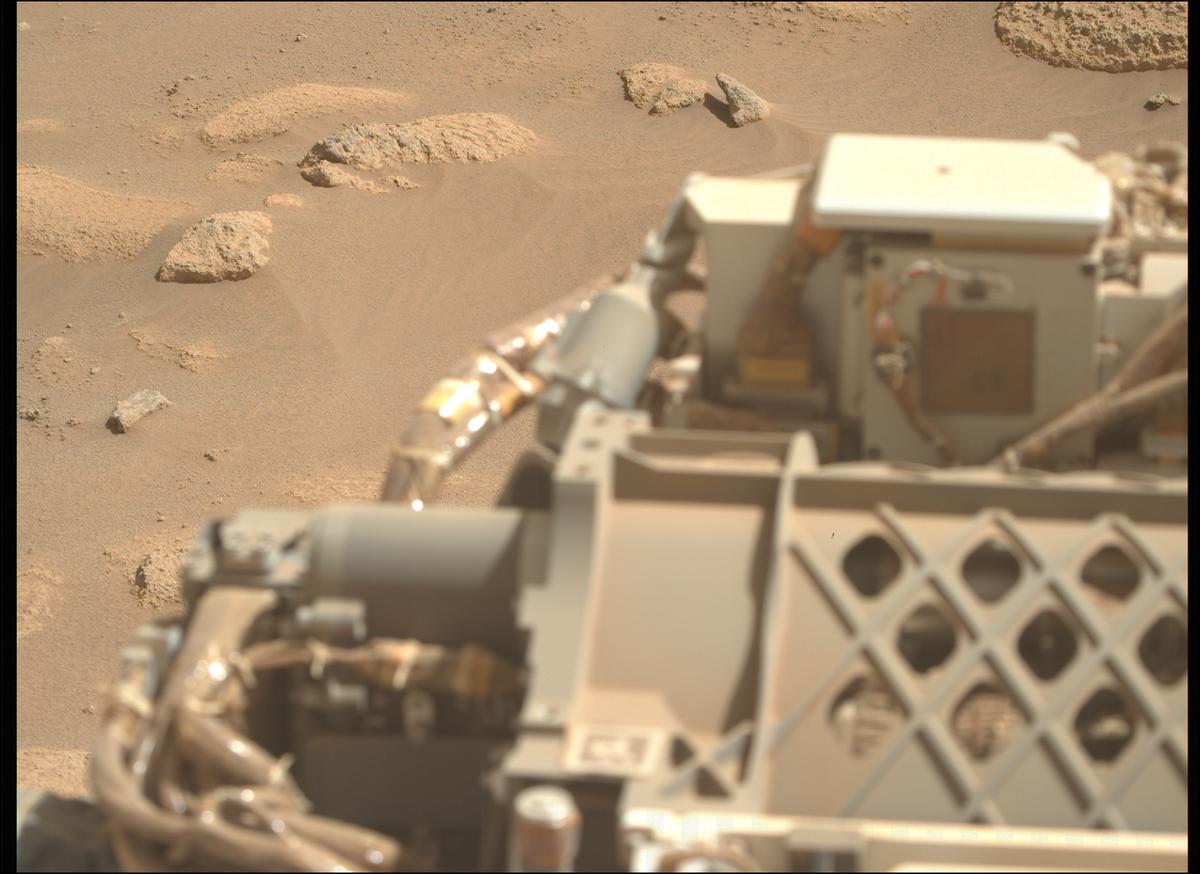 This image was taken by MCZ_RIGHT onboard NASA's Mars rover Perseverance on Sol 1009