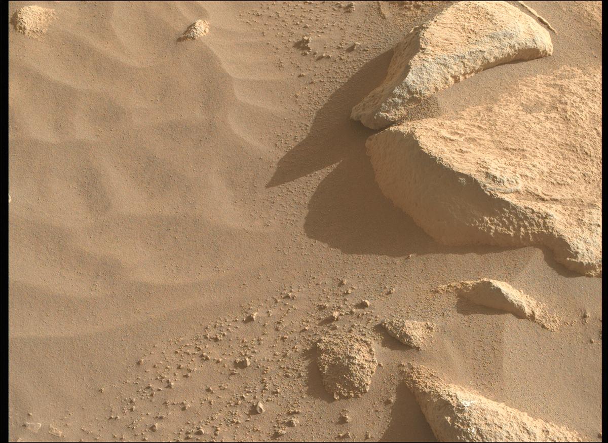 This image was taken by MCZ_RIGHT onboard NASA's Mars rover Perseverance on Sol 1018