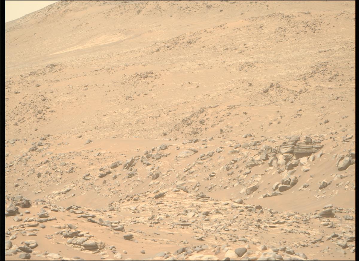 This image was taken by MCZ_RIGHT onboard NASA's Mars rover Perseverance on Sol 1024