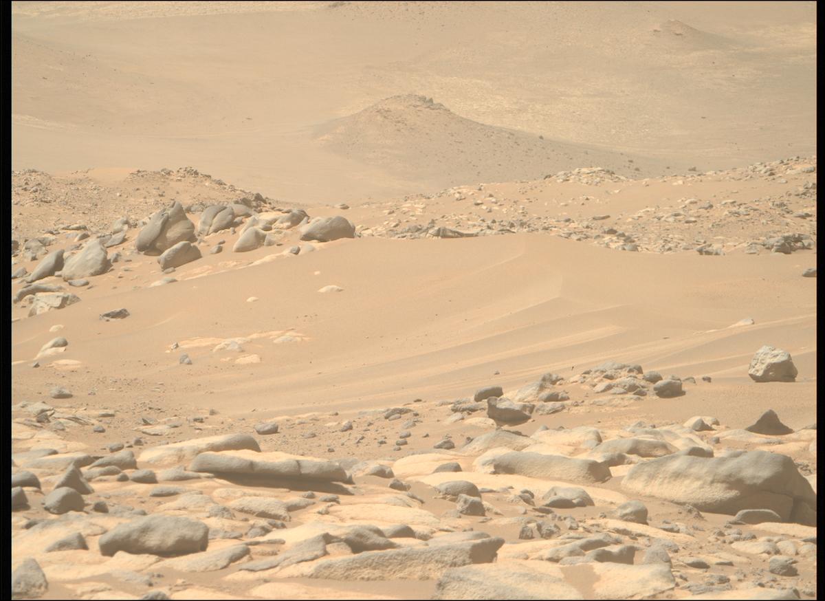 This image was taken by MCZ_RIGHT onboard NASA's Mars rover Perseverance on Sol 1024