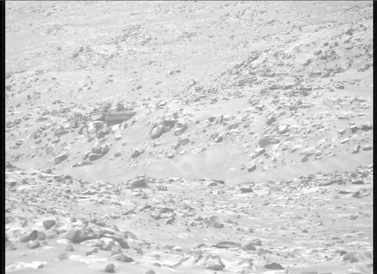 This image was taken by MCZ_RIGHT onboard NASA's Mars rover Perseverance on Sol 1024