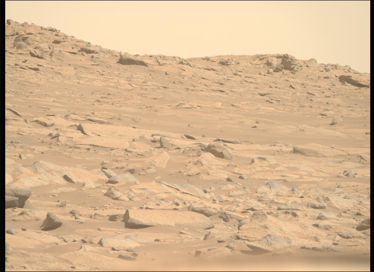 This image was taken by MCZ_RIGHT onboard NASA's Mars rover Perseverance on Sol 1027