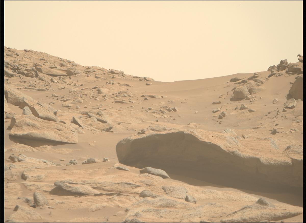 This image was taken by MCZ_RIGHT onboard NASA's Mars rover Perseverance on Sol 1027
