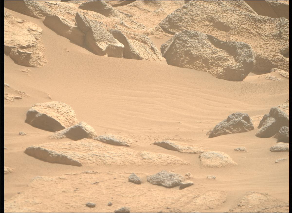 This image was taken by MCZ_RIGHT onboard NASA's Mars rover Perseverance on Sol 1027