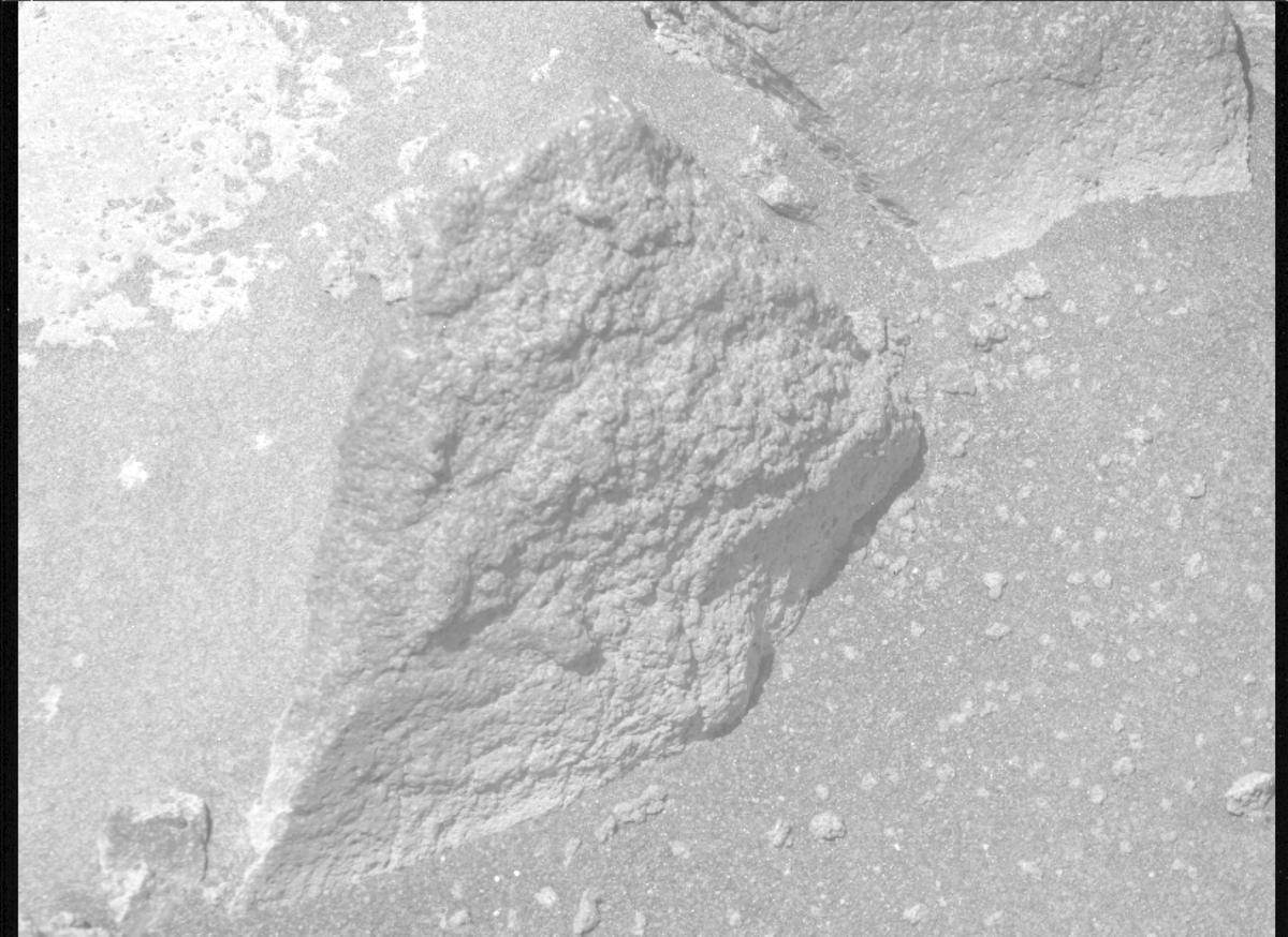 This image was taken by MCZ_RIGHT onboard NASA's Mars rover Perseverance on Sol 1027