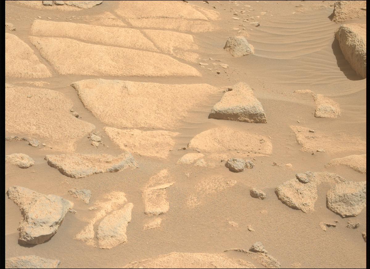 This image was taken by MCZ_LEFT onboard NASA's Mars rover Perseverance on Sol 1032