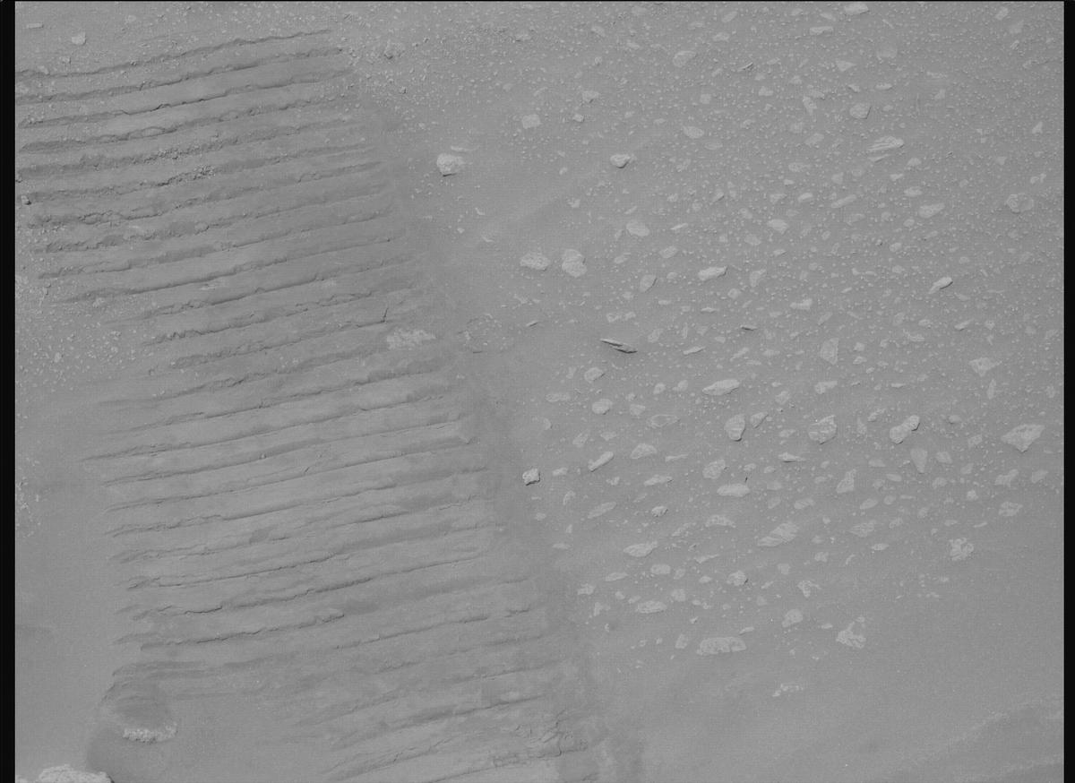 This image was taken by MCZ_RIGHT onboard NASA's Mars rover Perseverance on Sol 1032