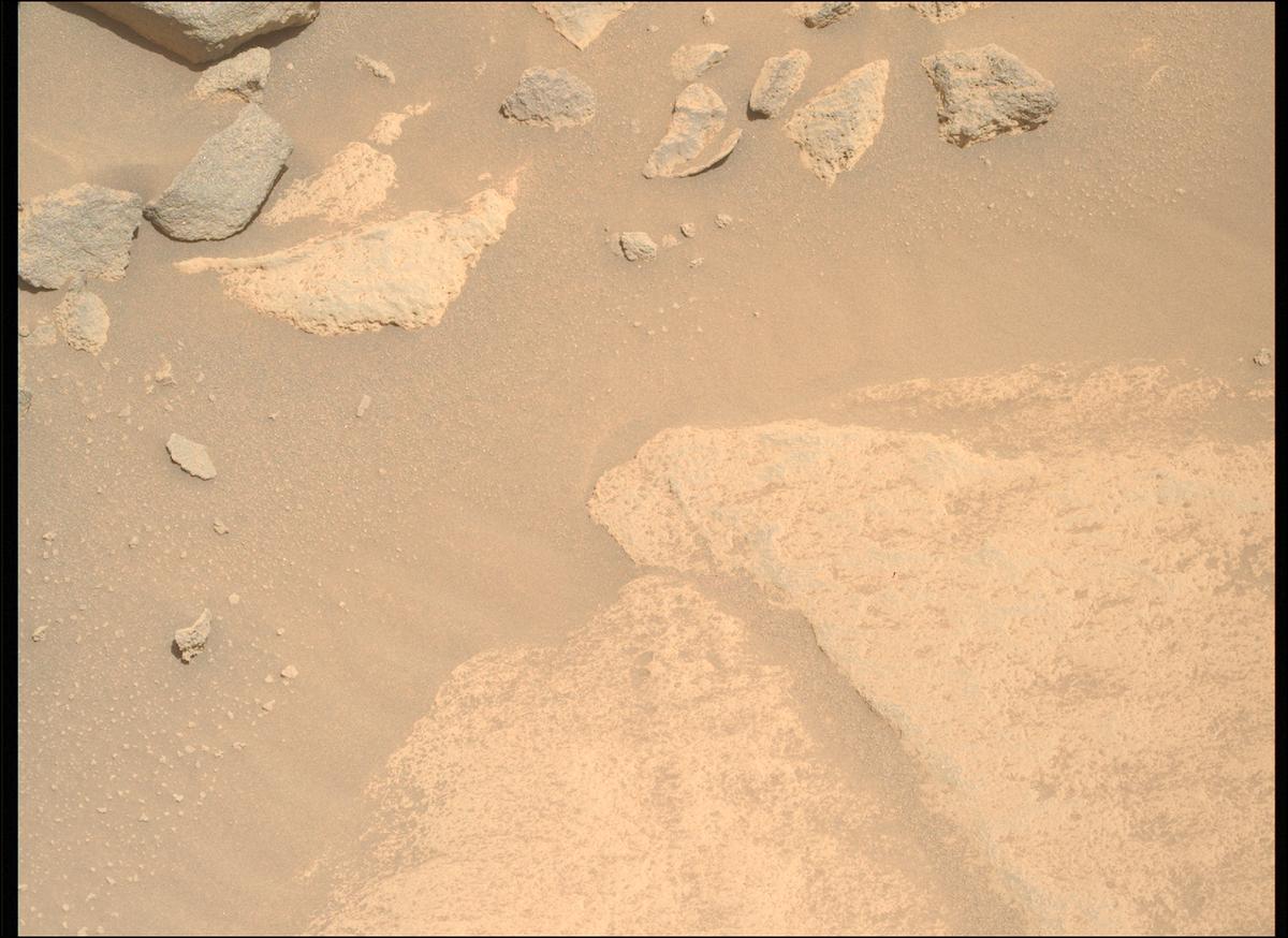 This image was taken by MCZ_RIGHT onboard NASA's Mars rover Perseverance on Sol 1032