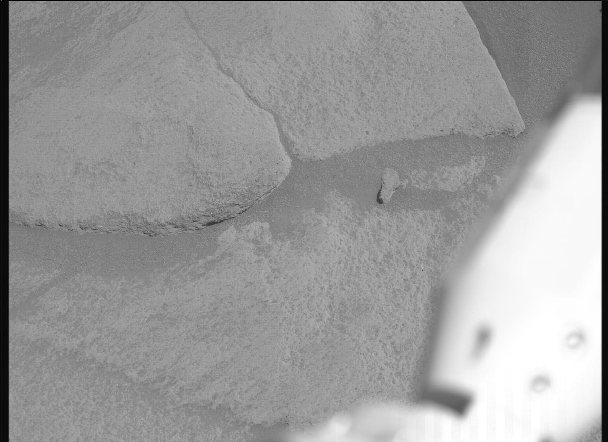 This image was taken by MCZ_RIGHT onboard NASA's Mars rover Perseverance on Sol 1032