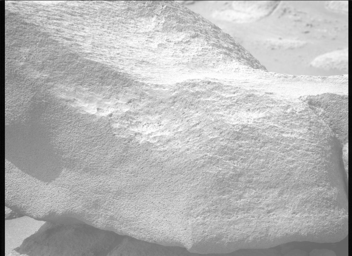 This image was taken by MCZ_RIGHT onboard NASA's Mars rover Perseverance on Sol 1032