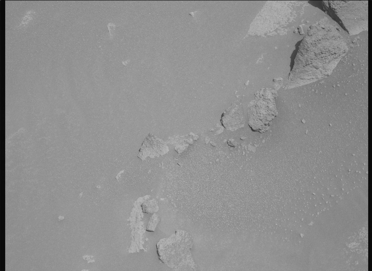 This image was taken by MCZ_LEFT onboard NASA's Mars rover Perseverance on Sol 1033
