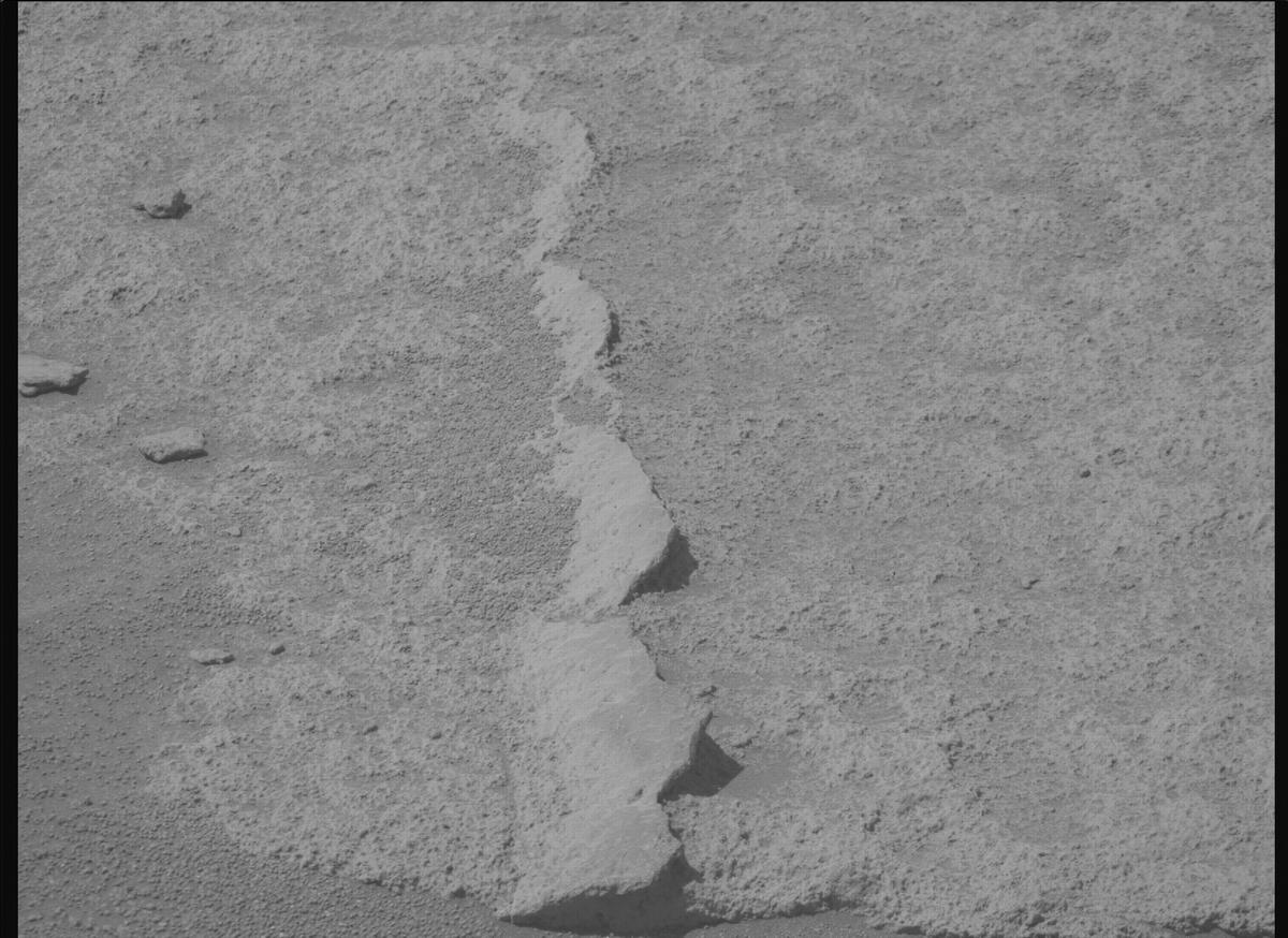 This image was taken by MCZ_RIGHT onboard NASA's Mars rover Perseverance on Sol 1034
