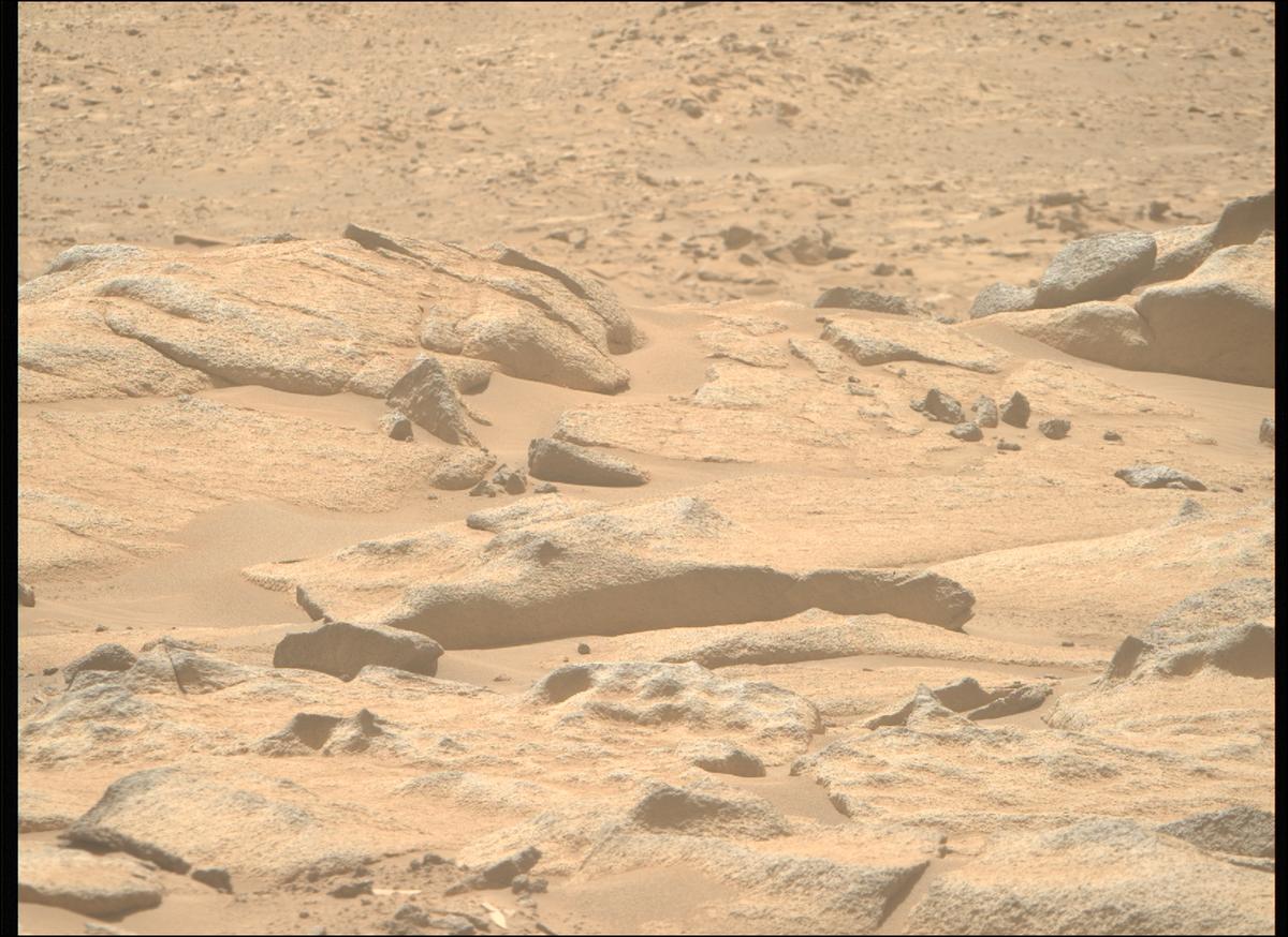 This image was taken by MCZ_RIGHT onboard NASA's Mars rover Perseverance on Sol 1034