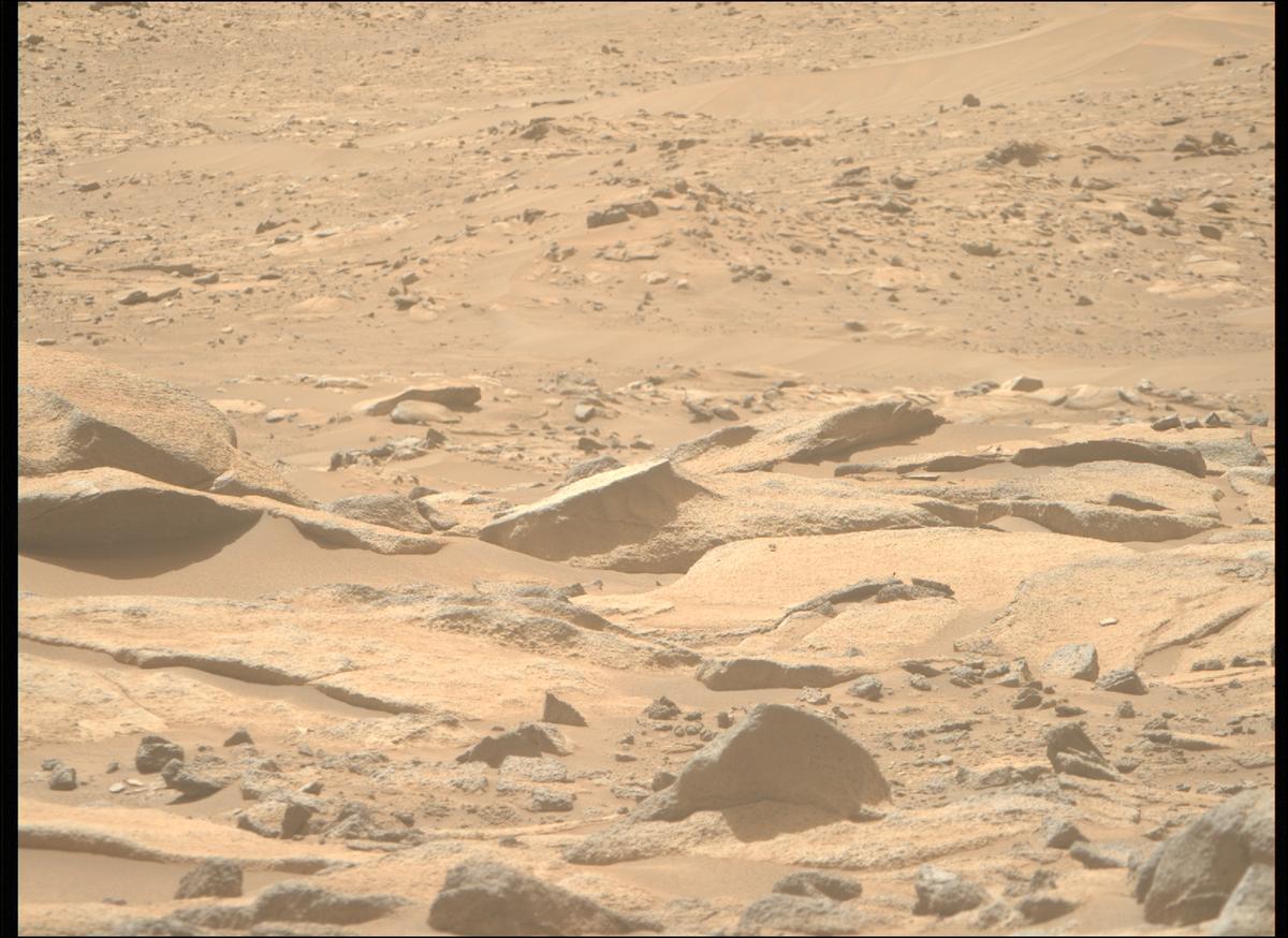 This image was taken by MCZ_RIGHT onboard NASA's Mars rover Perseverance on Sol 1034