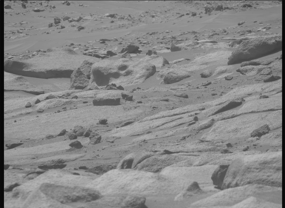 This image was taken by MCZ_RIGHT onboard NASA's Mars rover Perseverance on Sol 1034