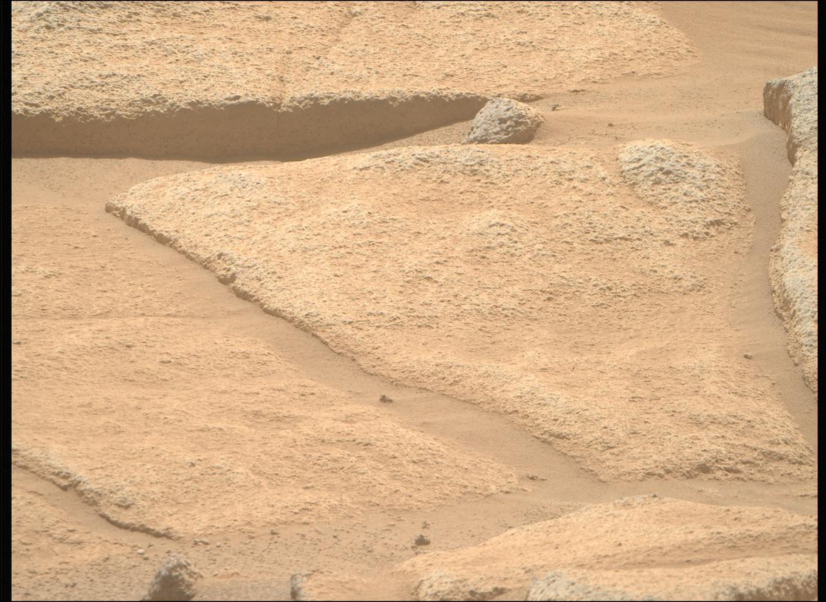 This image was taken by MCZ_RIGHT onboard NASA's Mars rover Perseverance on Sol 1034