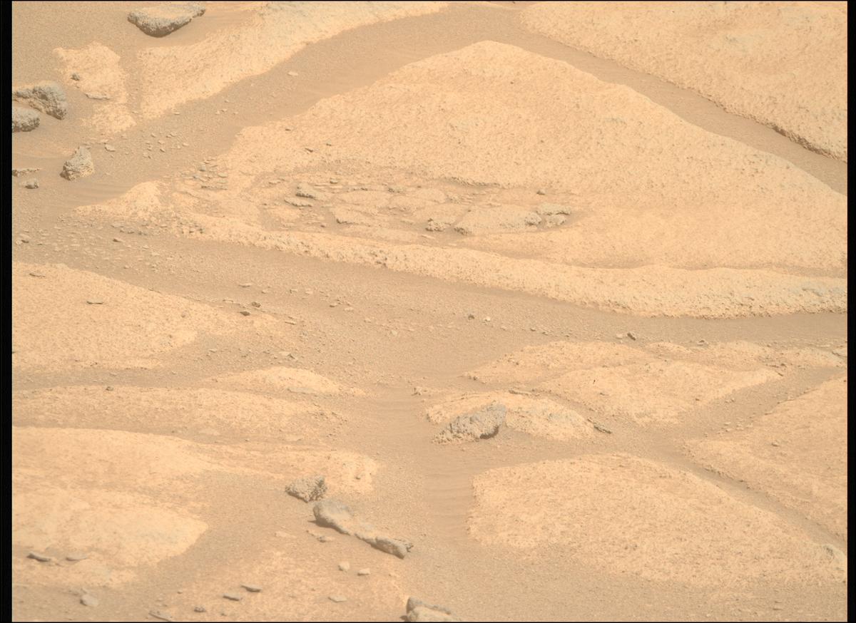 This image was taken by MCZ_RIGHT onboard NASA's Mars rover Perseverance on Sol 1034
