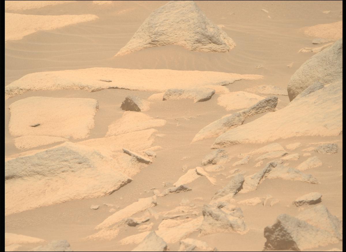 This image was taken by MCZ_RIGHT onboard NASA's Mars rover Perseverance on Sol 1034