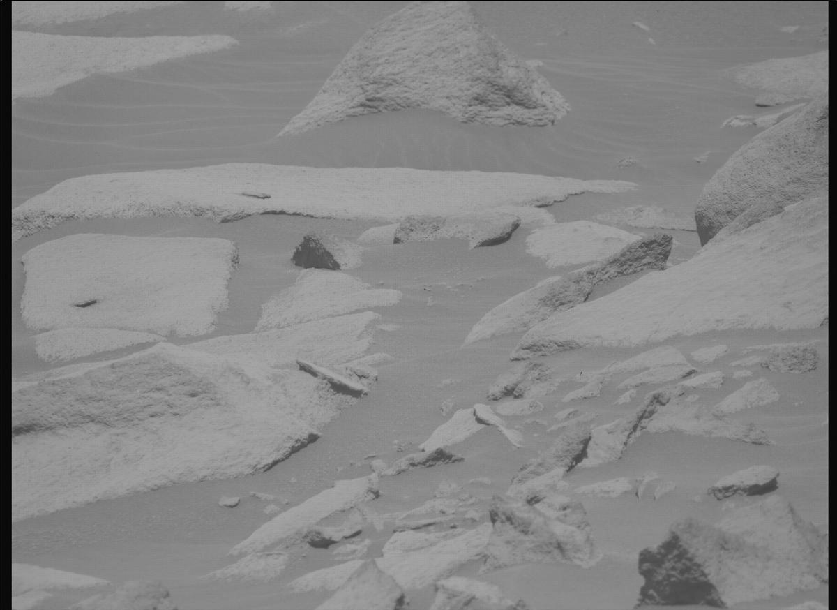 This image was taken by MCZ_RIGHT onboard NASA's Mars rover Perseverance on Sol 1034