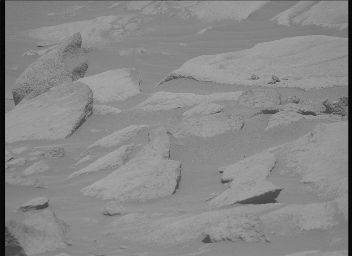 This image was taken by MCZ_RIGHT onboard NASA's Mars rover Perseverance on Sol 1034
