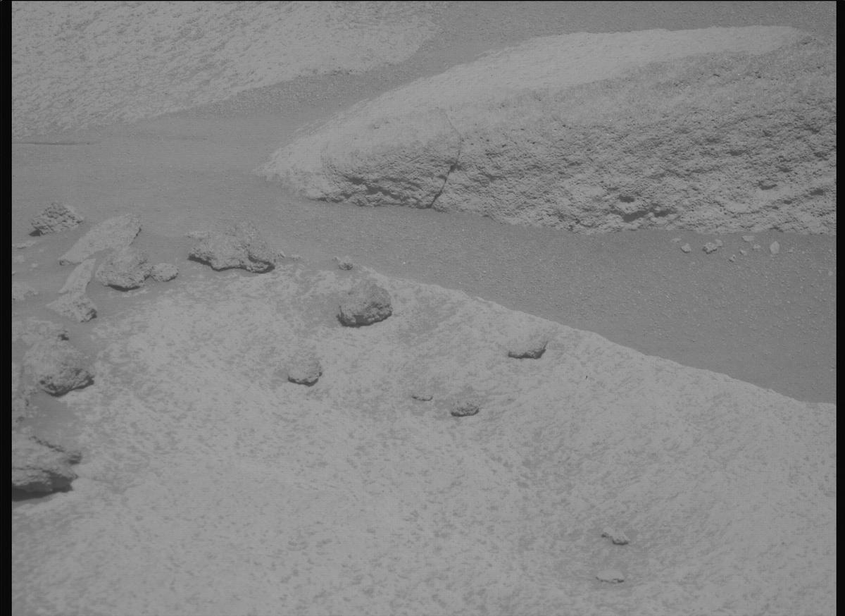 This image was taken by MCZ_RIGHT onboard NASA's Mars rover Perseverance on Sol 1034