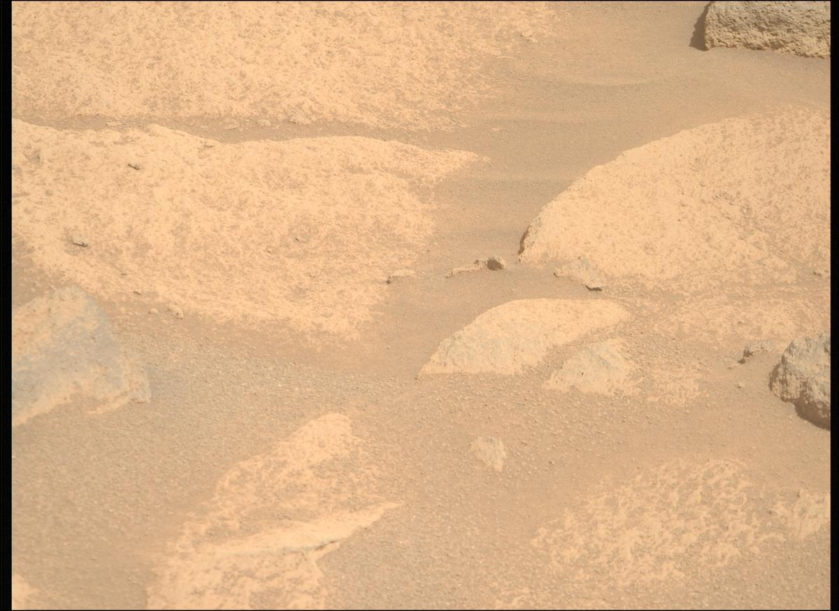 This image was taken by MCZ_RIGHT onboard NASA's Mars rover Perseverance on Sol 1034