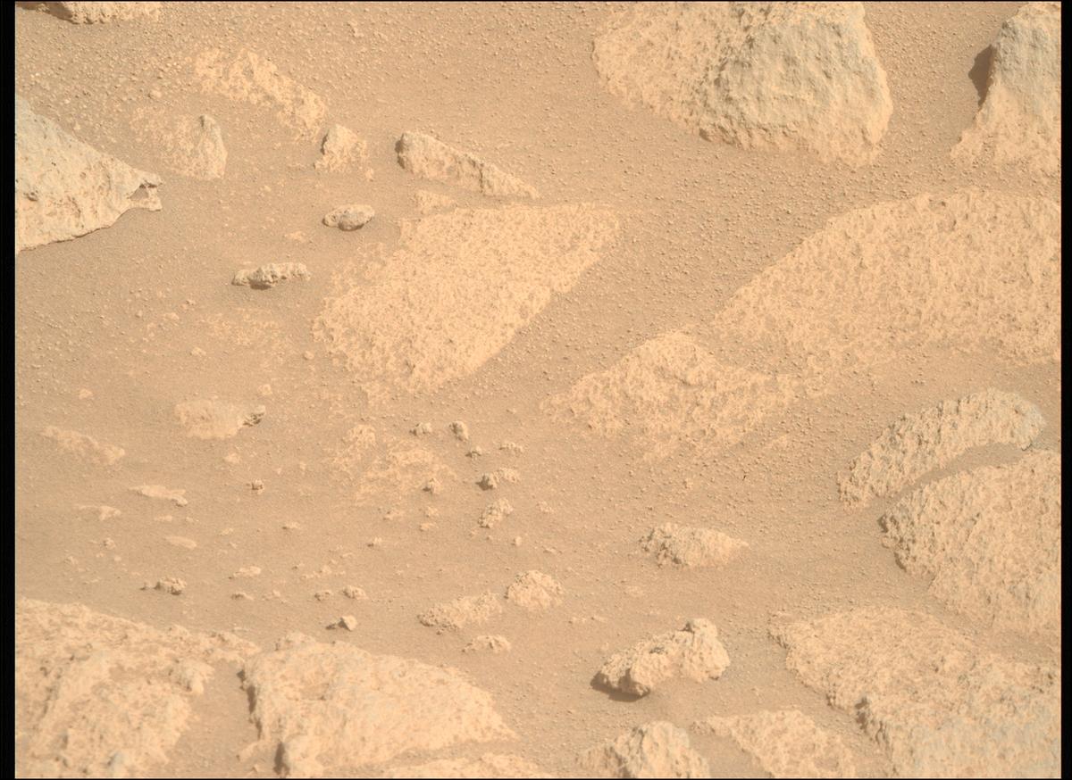 This image was taken by MCZ_RIGHT onboard NASA's Mars rover Perseverance on Sol 1034