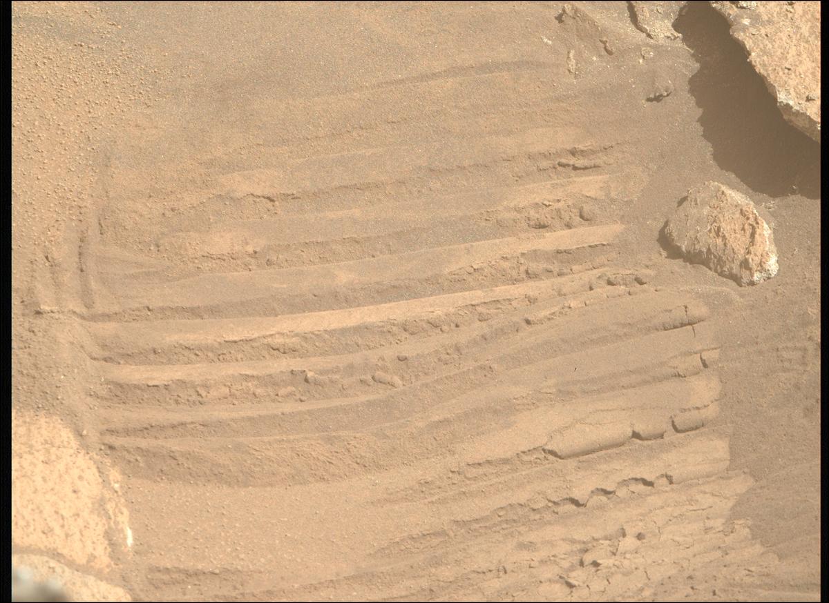 This image was taken by MCZ_RIGHT onboard NASA's Mars rover Perseverance on Sol 1034
