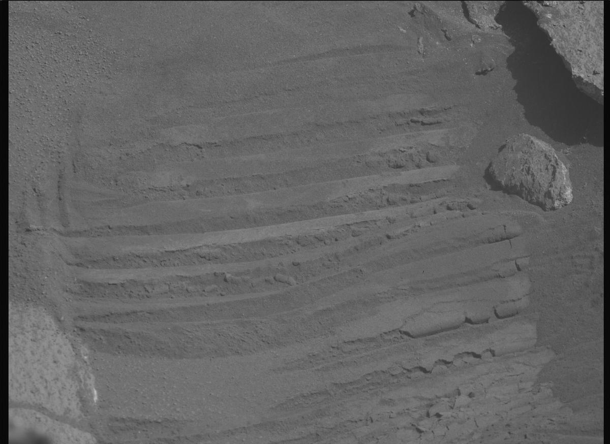 This image was taken by MCZ_RIGHT onboard NASA's Mars rover Perseverance on Sol 1034